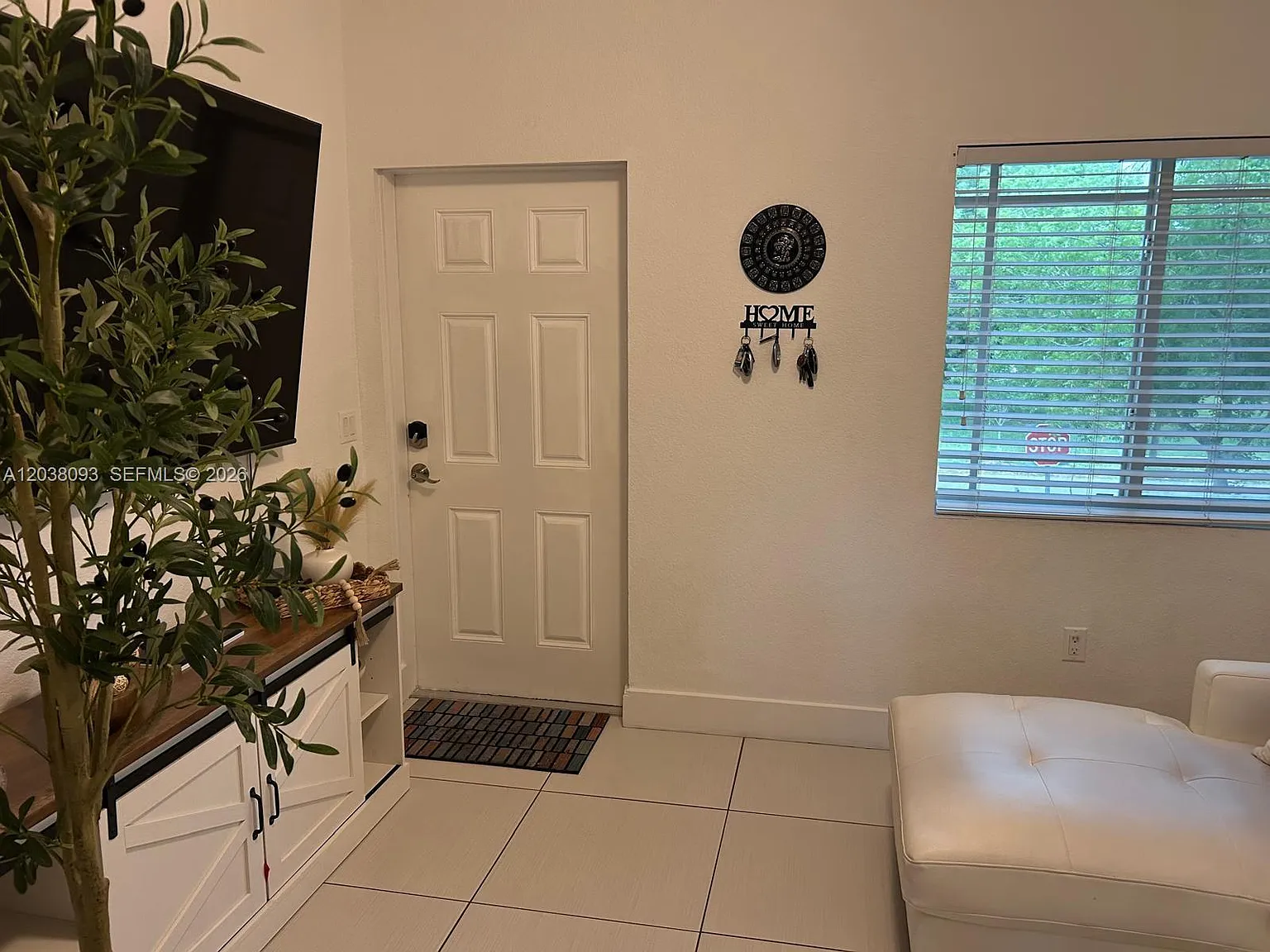 Live Oak Condominiums — Photo 4
