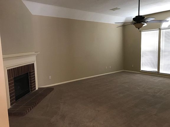 3rd image of 2914 Veva Dr