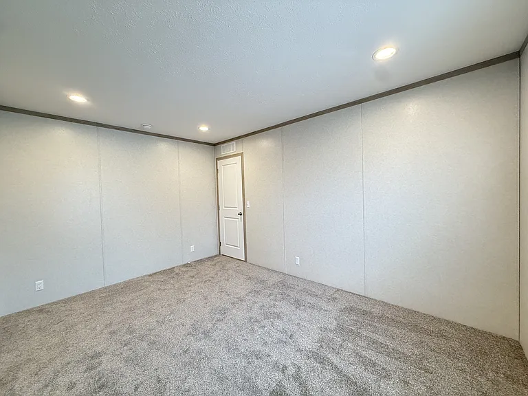29800 Guilford Cir #124 — Photo 8