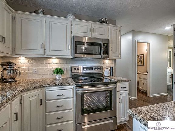 4th image of 13608 Hillsborough Dr