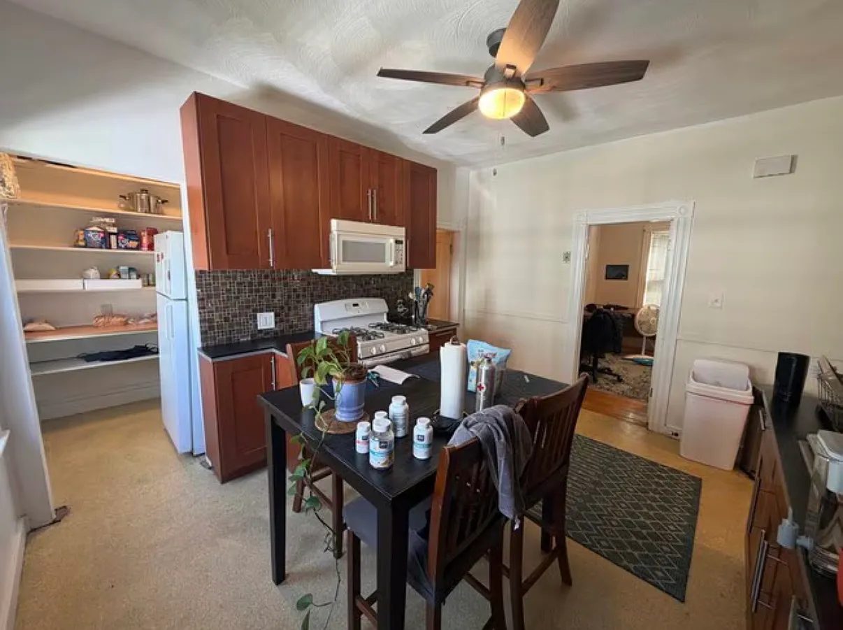 3 bed, 9999 sqft, $3,300 — Photo 3
