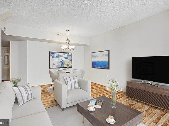3rd image of 1001 N Randolph St APT 721