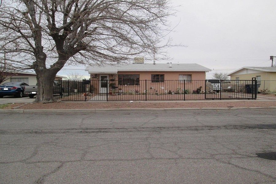 1st image of 5015 Pikes Peak Dr