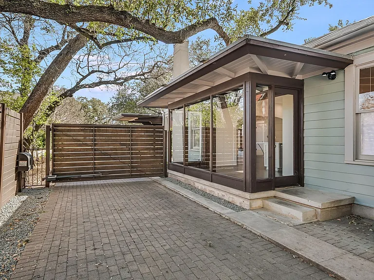2704 Oakhurst Ave — Photo 16