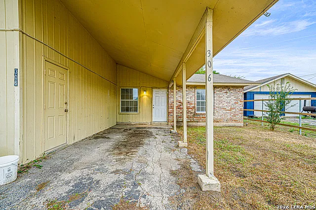 2 bed, 1.0 bath, 783 sqft, $995 — Photo 1