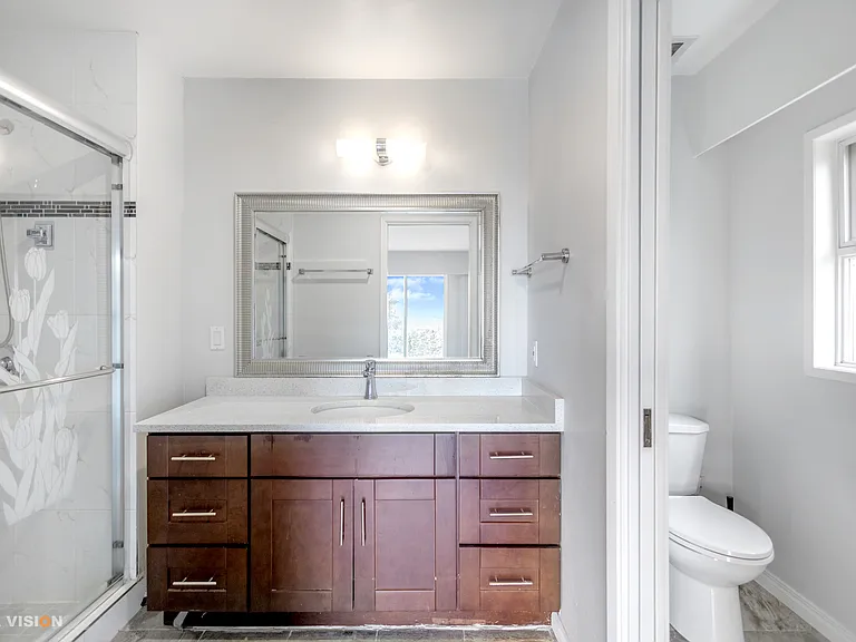 915 Eyremount Dr — Photo 9
