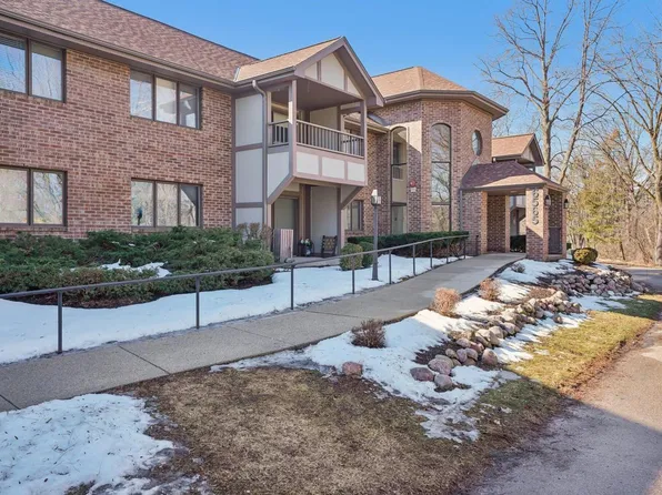 6565 North Green Bay AVENUE #211, Glendale, WI 53209