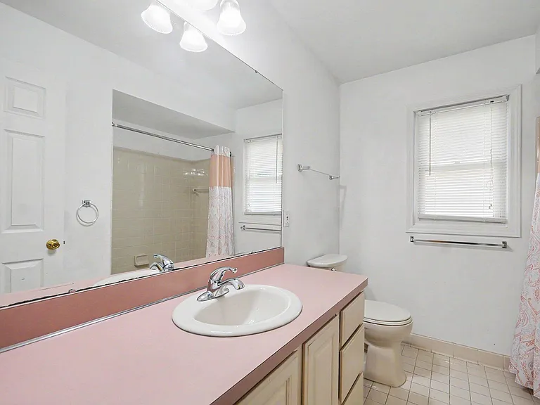 456 Essex Dr — Photo 15