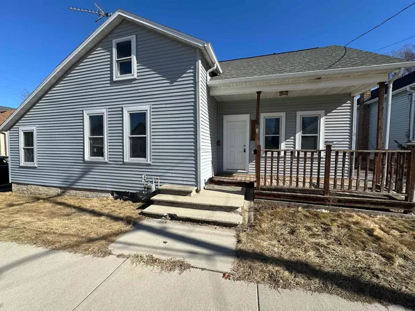 1409 S 10th St, Manitowoc, WI 54220