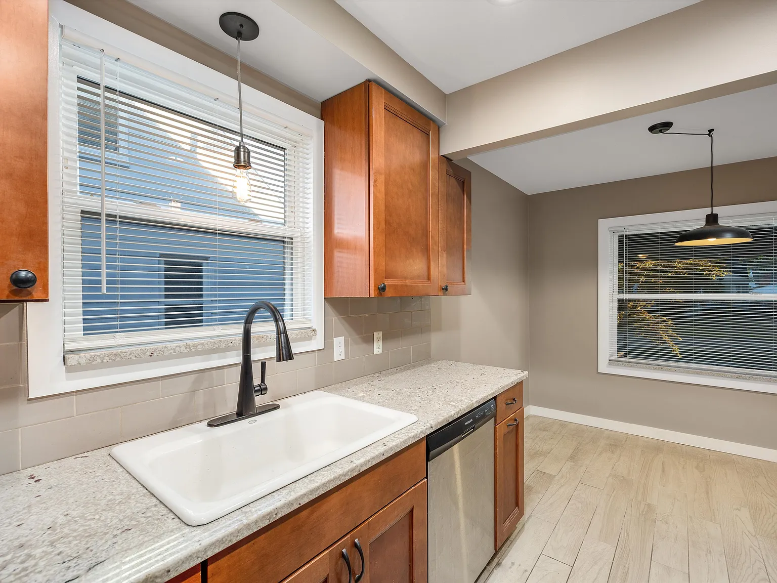 3 bed, 1100 sqft, $2,695 — Photo 2
