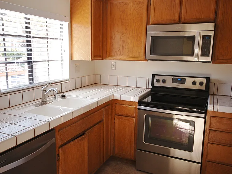 2824 Winthrop Ave — Photo 1