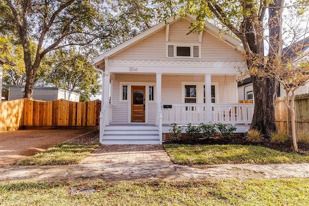 2 bed, 1.0 bath, 844 sqft, $2,300 — Photo 1