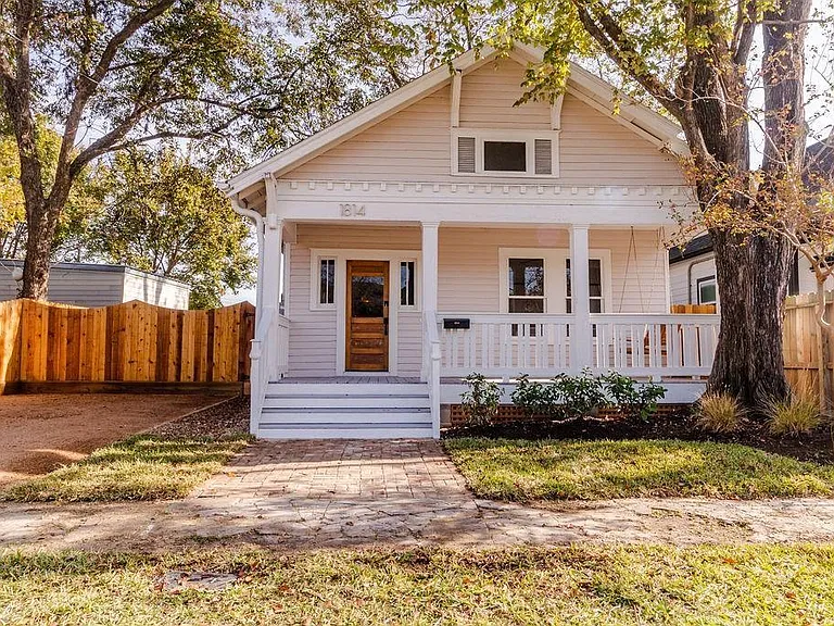 1814 Marion St — Photo 1