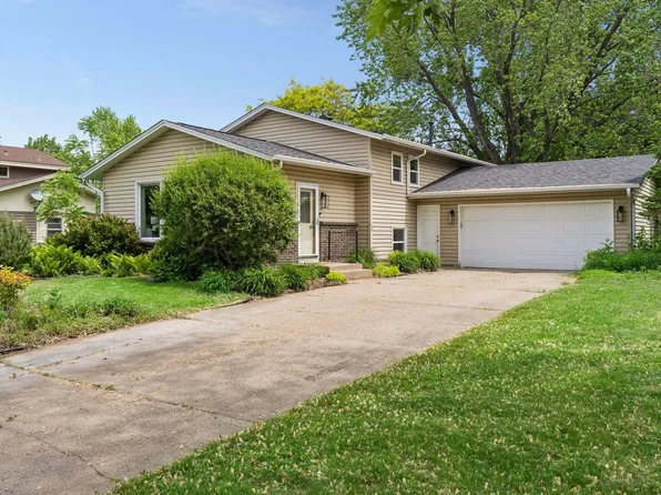 3630 Quaker Ln N, Plymouth, MN 55441