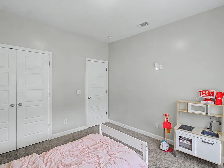 214 E Franklin St — Photo 11