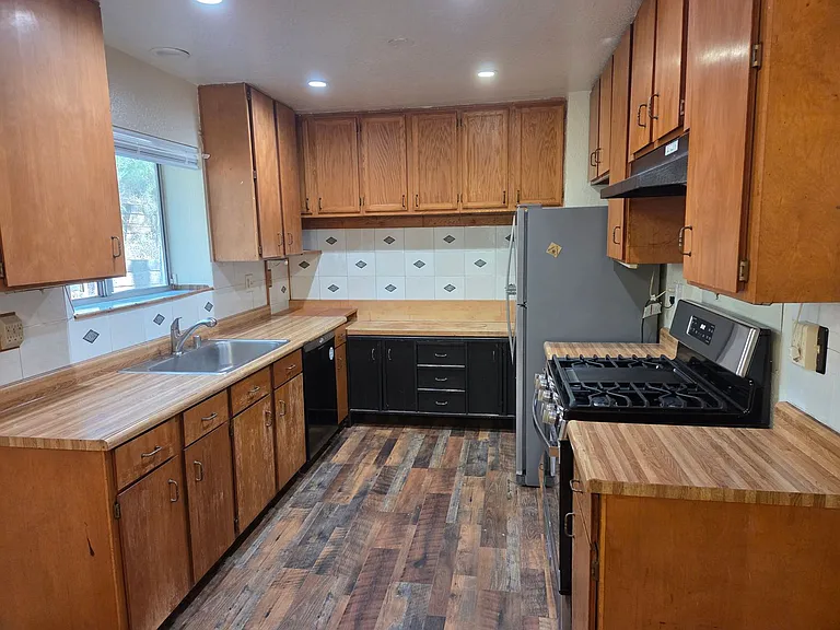 21511 American River Dr — Photo 7
