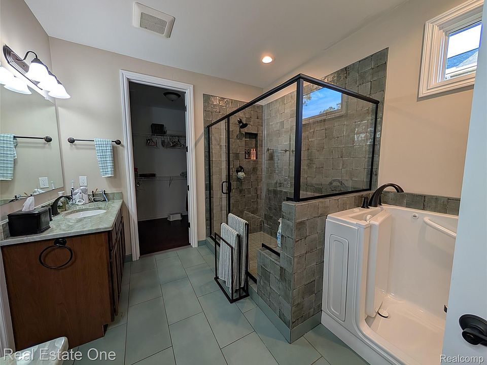 16988 Forest Edge, photo 22