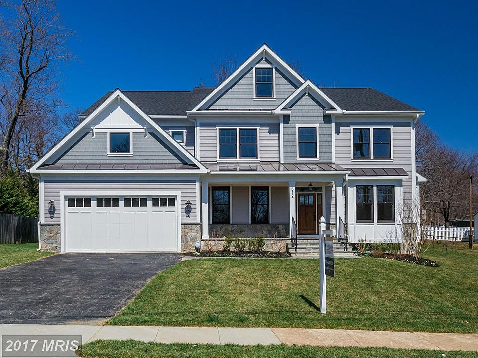 Pic of similar home, Hardiplank siding
