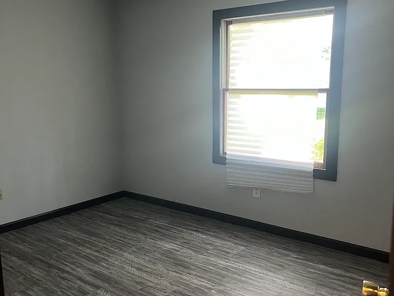 208 Logan St — Photo 11