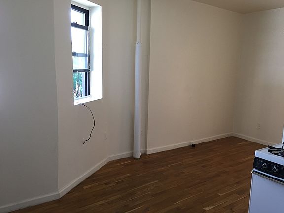 3rd image of 328 E 106th St APT 1