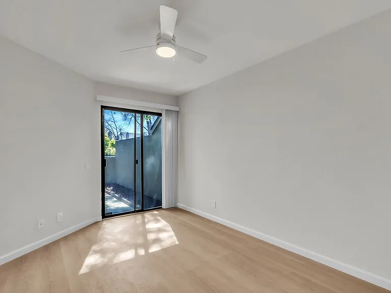 5226 Hemlock St #35 — Photo 15
