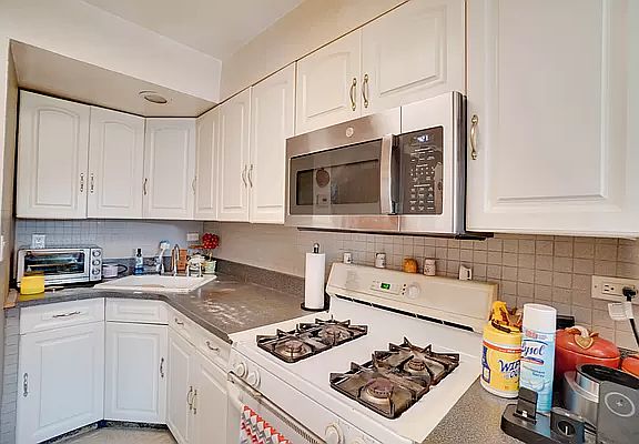 4th image of 114-29 166th St