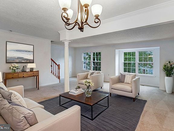 4th image of 204 Park Brook Ct