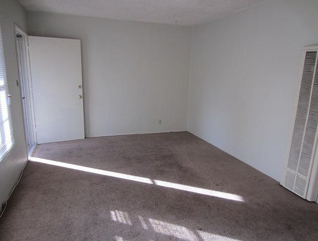 2nd image of 3918 N Sierra Way