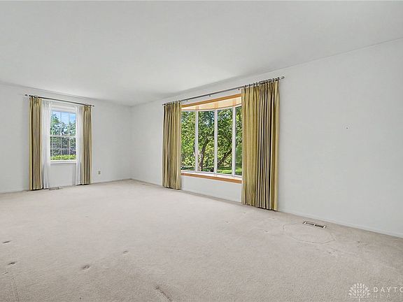 5th image of 174 Marbrook Dr
