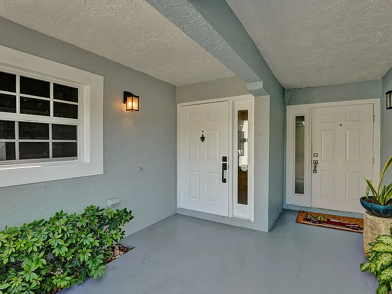 876 Jeffery St — Photo 33