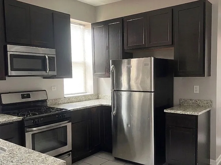1523 N Harding Ave — Photo 4
