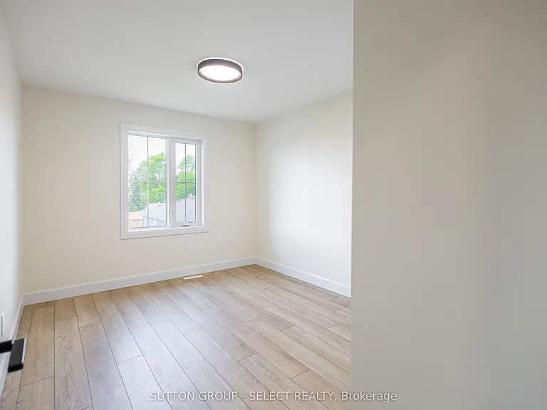 233 Upper Queen St #18 — Photo 31