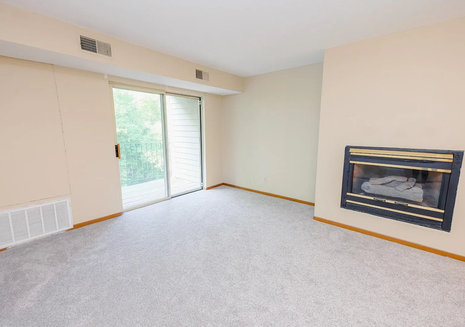 Parkside Apartments — Photo 1