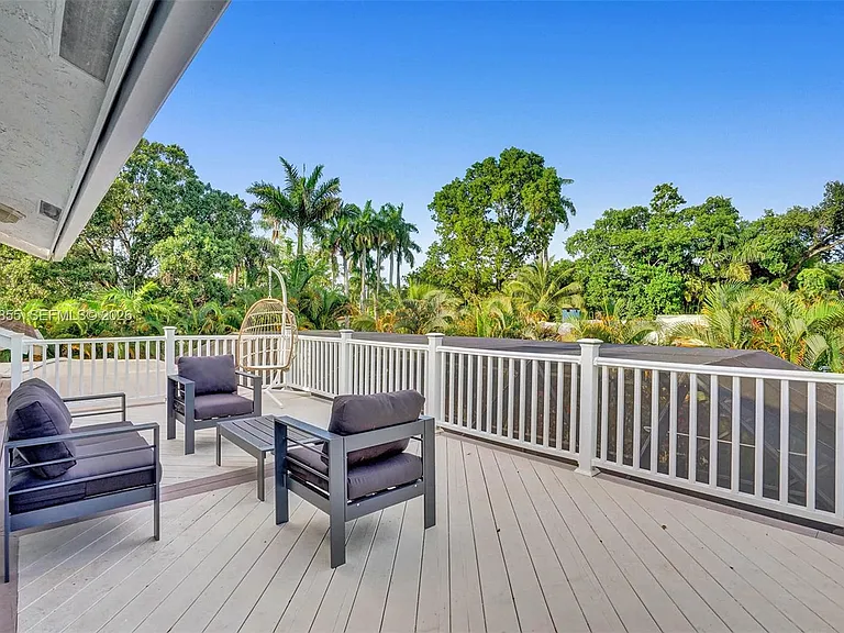 2120 SW 28th Way — Photo 38