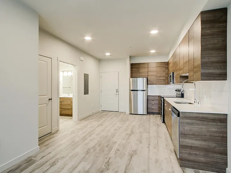 3214 Broadway — Photo 13