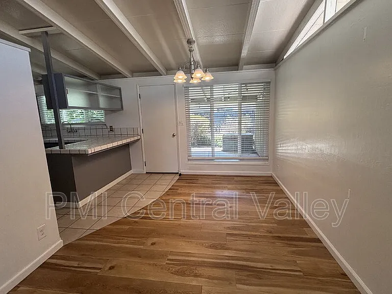 944 Bridgewood Way — Photo 8