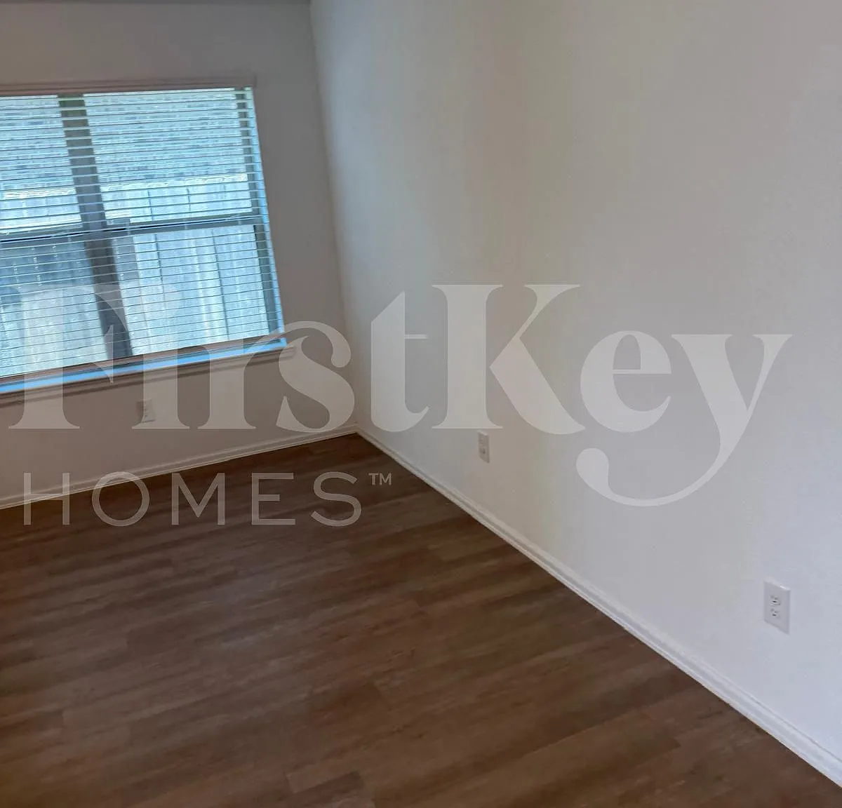 3 bed, 2.0 bath, 1801 sqft, $2,725 — Photo 4