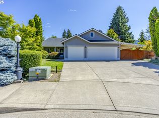 1565 Fairview Pl, Cottage Grove, OR 97424