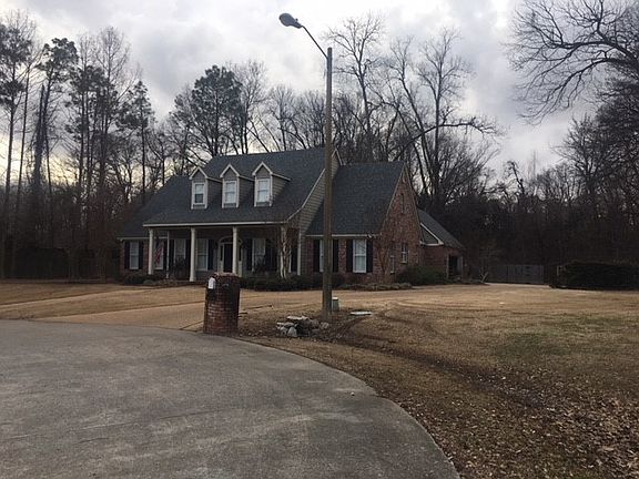 2nd image of 1577 Bellewood Dr