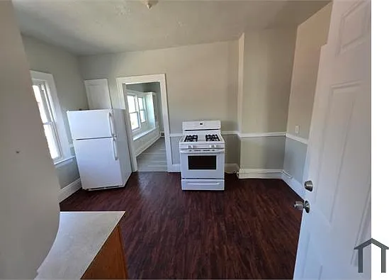 2 bed, $1,100 — Photo 4