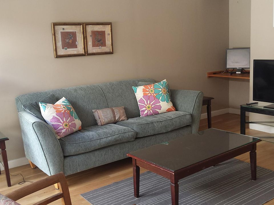 1st image of 555 Forest Ave APT 9