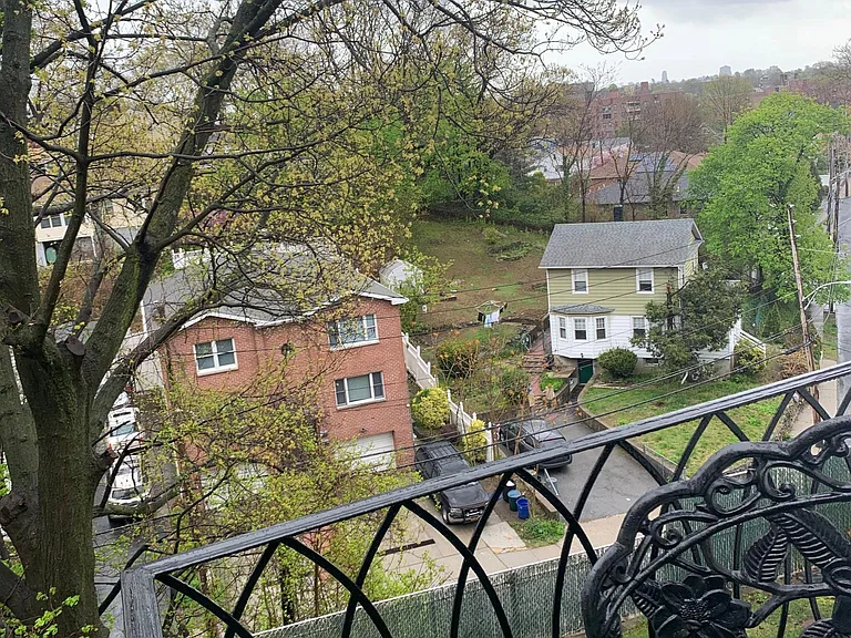 Vernon Ave — Photo 22