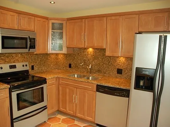 514 NE 211th Ter, Miami, FL 33179