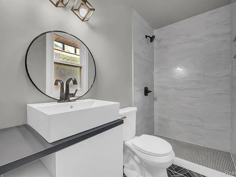 1502 Virginia Park St — Photo 16