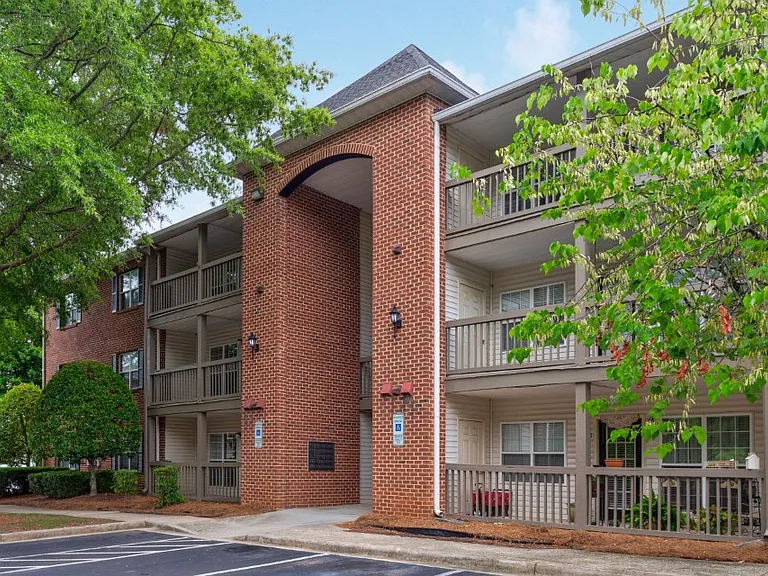 Deep River Pointe Apartments — Photo 1