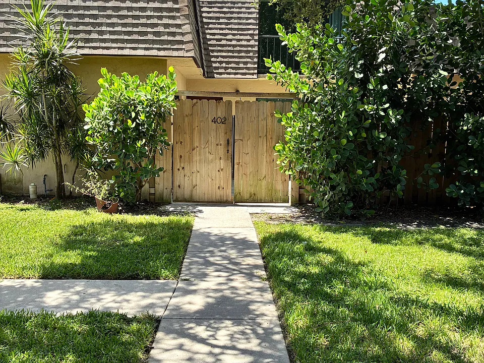 402 Waterview Dr