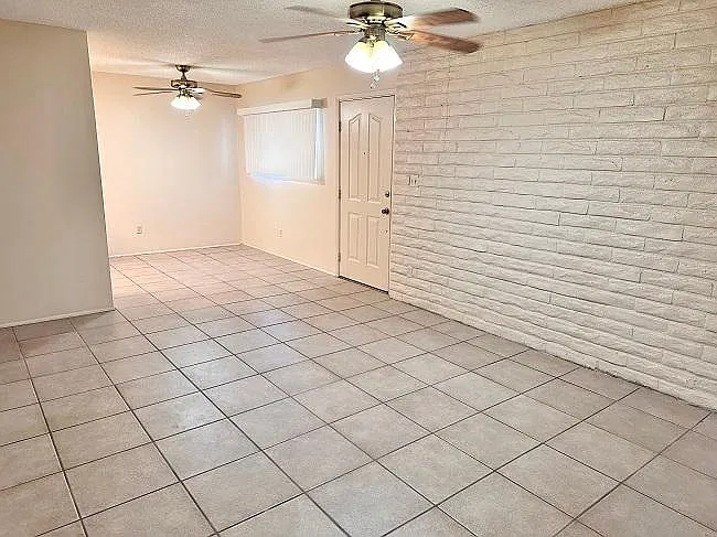 2 bed, 905 sqft, $1,250 — Photo 2