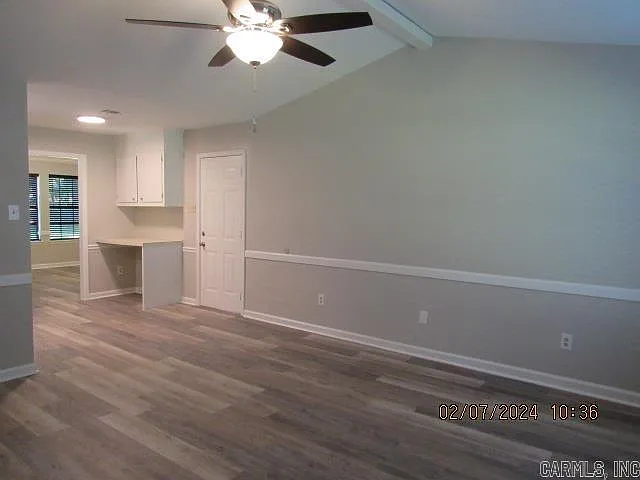 3 bed, 2.0 bath, 1396 sqft, $1,350 — Photo 2