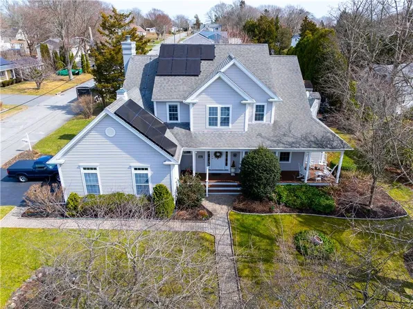 14 Clifton Rd, Bristol, RI 02809