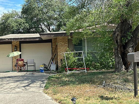 3rd image of 433 Spaceway Ln
